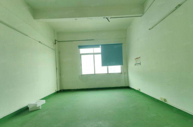 西乡固戍一路新出厂房1300平现成装修，水电齐全，原房东直租