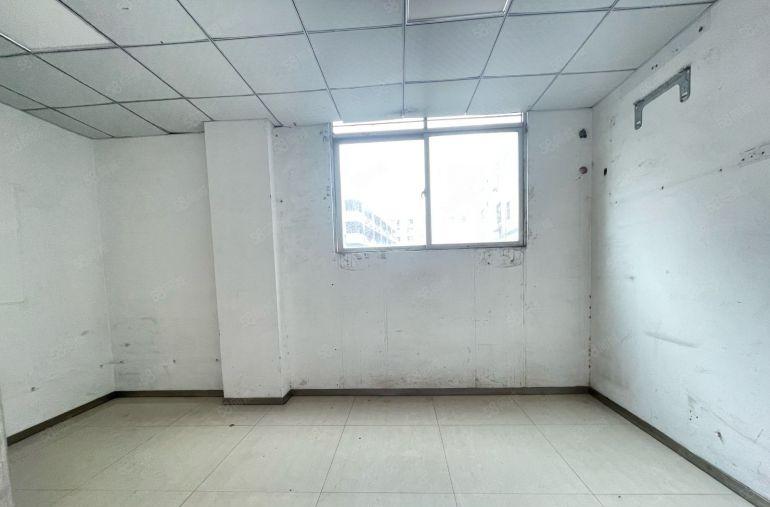 西乡九围工业区，带装修700平650平厂房出租，租金便宜