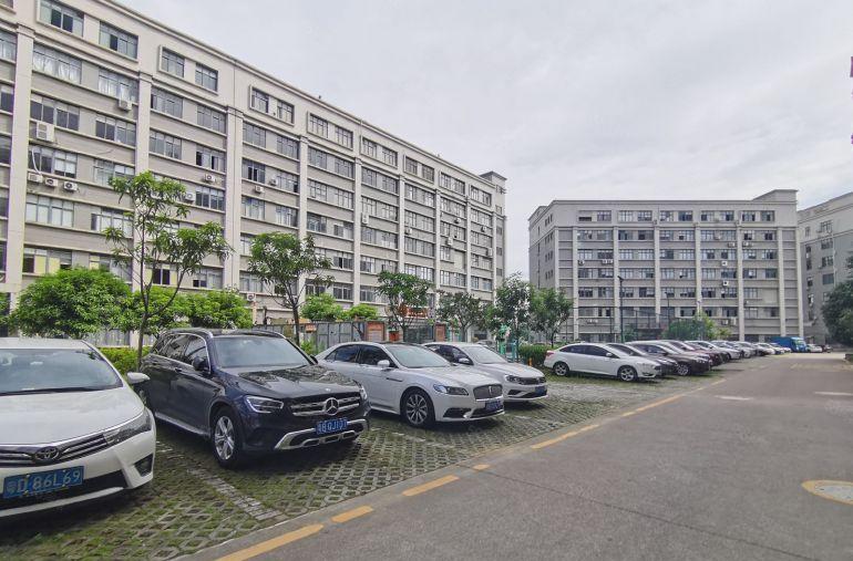 石岩水田新出楼上二三楼4000平精装红本厂房低价出租！