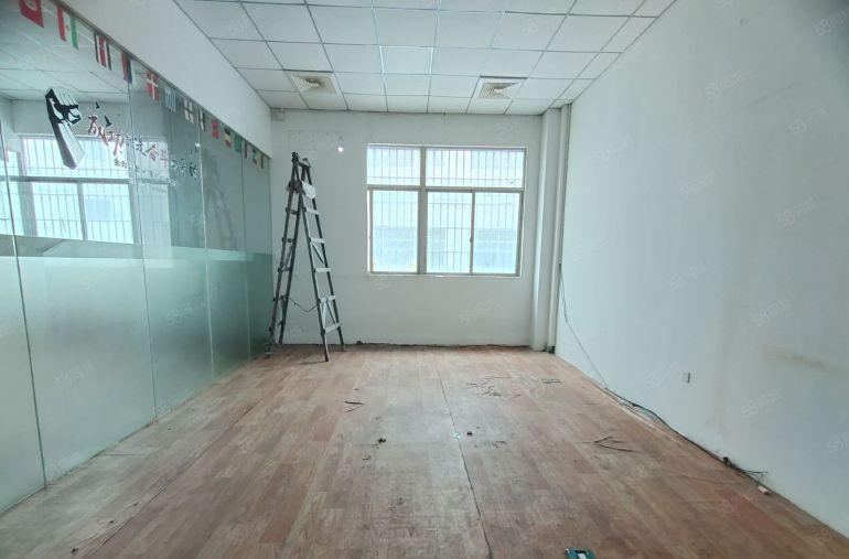 租金40，西乡鹤洲，1楼装修260平装修厂房出租，带卸货平台