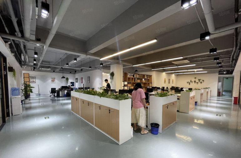 宝安石岩1385平地铁精装修无尘车间低价厂房仓库空地一楼出租