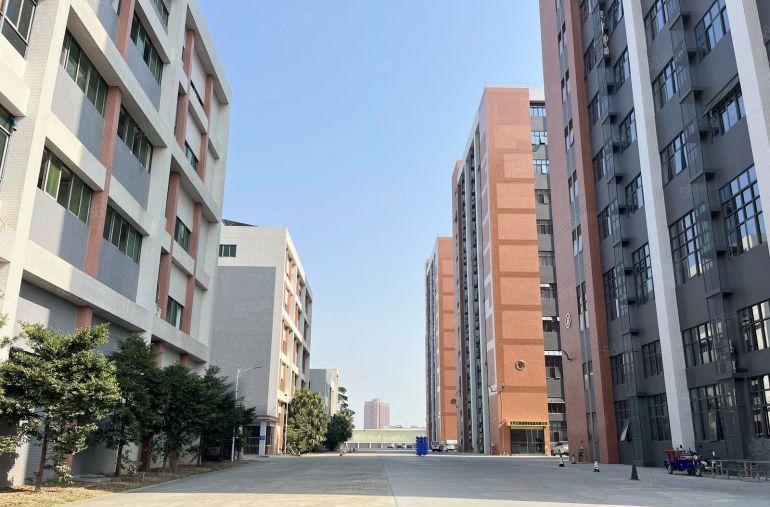 17元石岩上屋地铁口6千平原房东独门独院厂房出租带装修