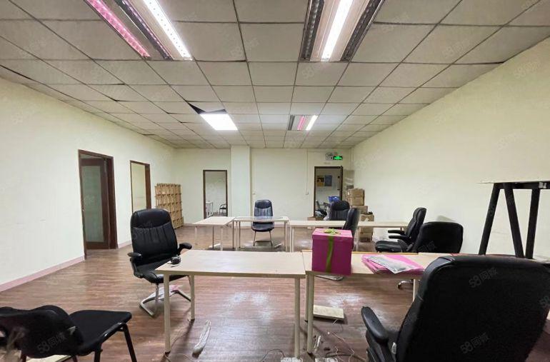 西乡，固戍工业园，电梯口户型，楼上700平厂房出租，拎包入驻