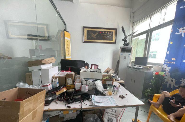 西乡鹤洲工业区，电梯口位置，带装修420平厂房出租，租金便宜