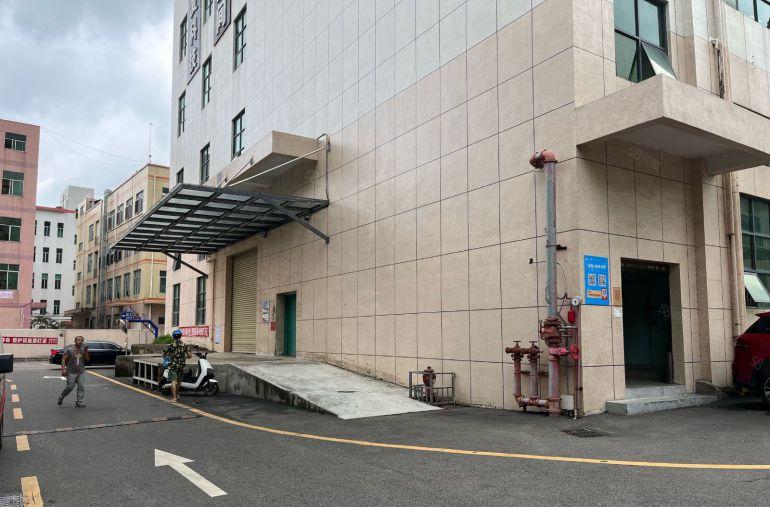 石岩地铁口上屋站红本工业园厂房二楼2660平米