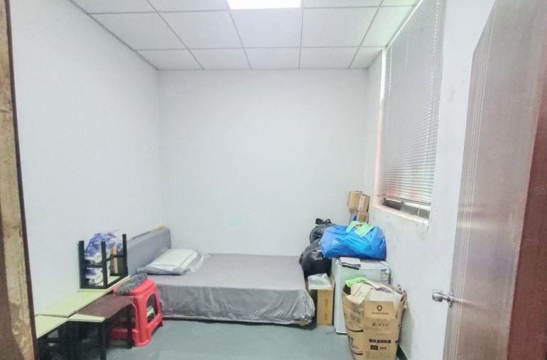 直租！西乡鹤洲工业区，带装修1300平厂房出租，园区空地大