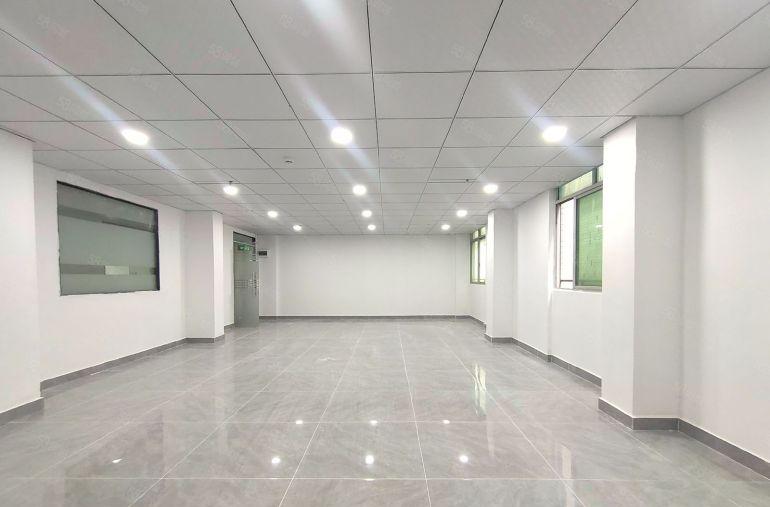 西乡固戍小面积100平136平办公厂房出租，两吨货梯，电到位