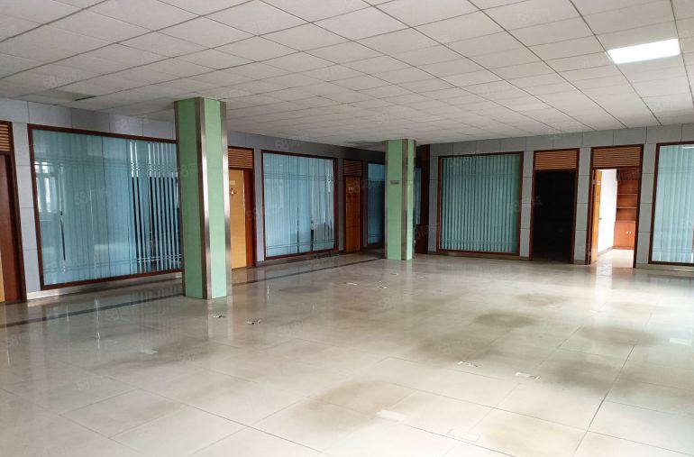 500平起租石岩地铁口附近独院4800平原房东红本过环评