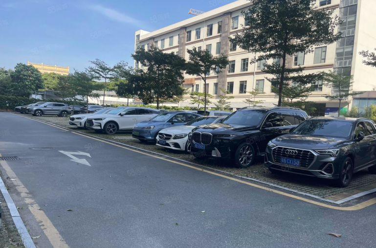 西乡黄田地铁口楼上300平带精装修办公电商超低阶急租！