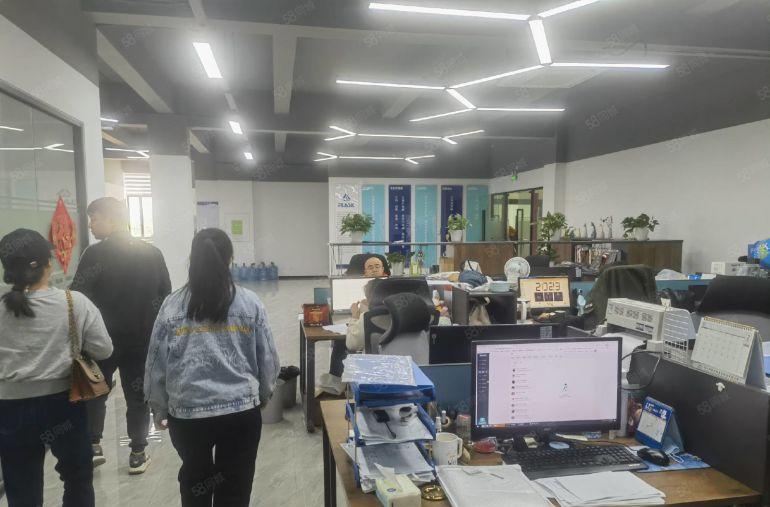 福永和平地铁口国资委红本厂房楼上2000平精装修厂房出租