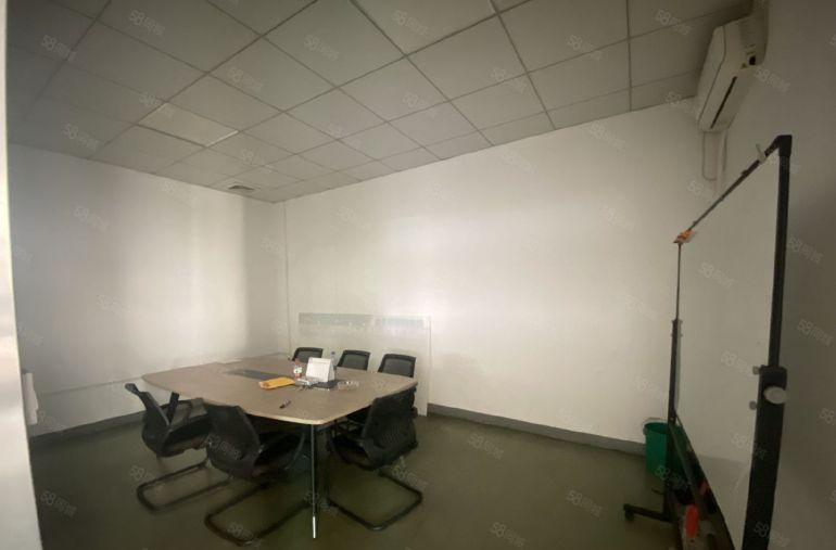 松岗沙浦围二楼整层2000平厂房出租现成吊机口配有3吨货梯