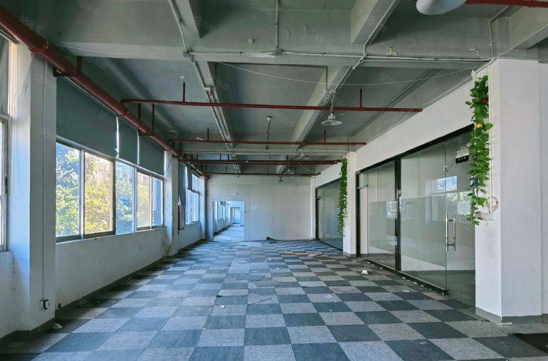 零公摊！租32元每平实惠实用整层1350平可分租地铁口园区