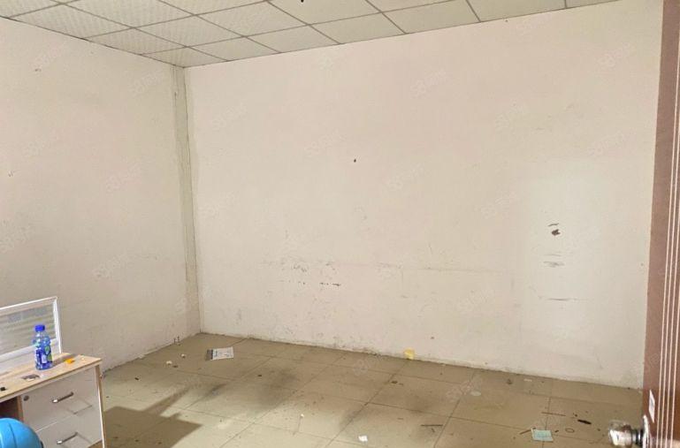 石岩经典小户型280平 租金21 水电到位 有3间办公室