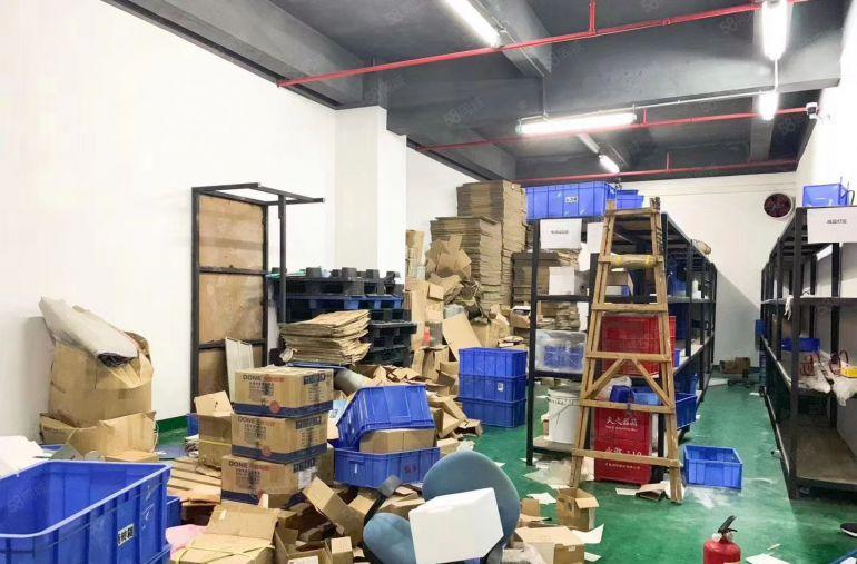 松岗地铁口楼上1200平精装修厂房无转让费出租办公室仓库分租