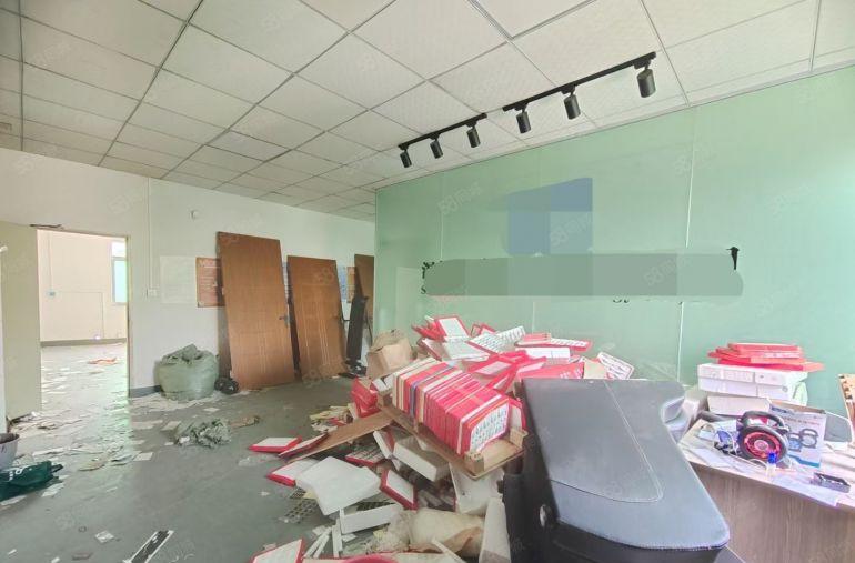 西乡固戍工业区，带装修600平整层厂房出租，租金28