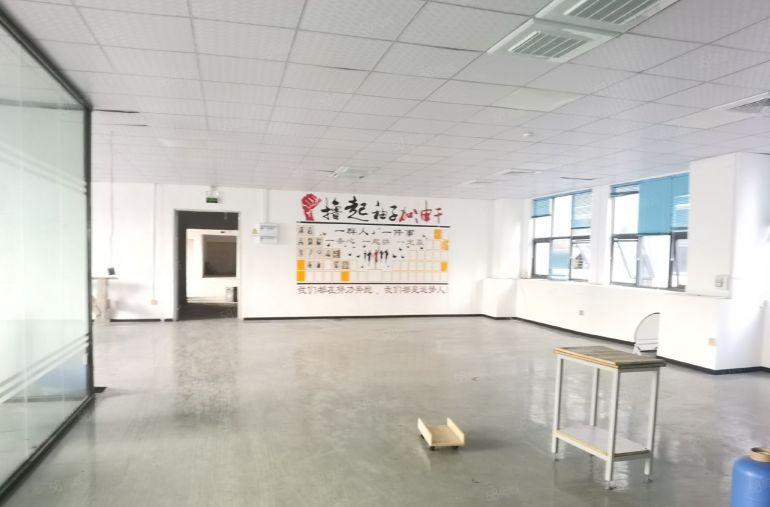 宝安石岩工业区红本独院厂房仓库1200平出租带精装易招工