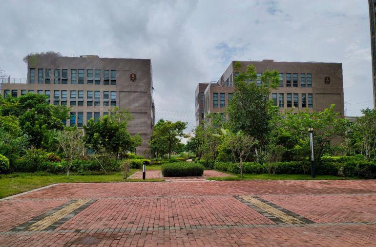 松岗地铁口楼上整层2000平原房东红本低价出租厂房仓库带装修