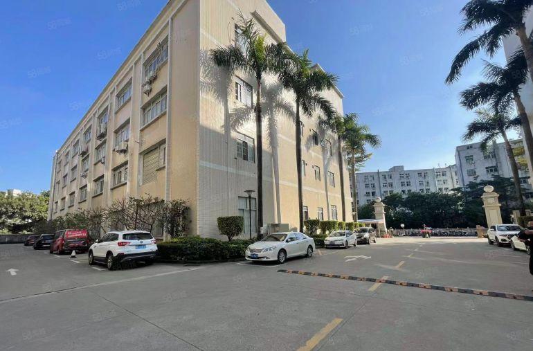 西乡地铁口花园式精装修2500平原房东直租主干道旁边空地超大