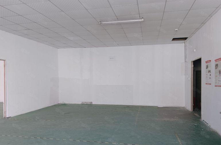 西乡鹤洲楼上精装修900平，双电梯前分开！