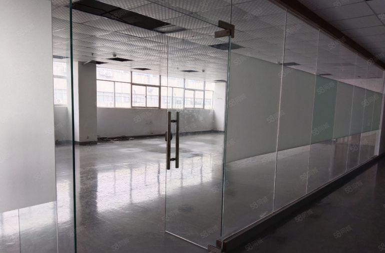 西乡黄田工业区内楼上精装修1316平，有办公室带部分无尘车间