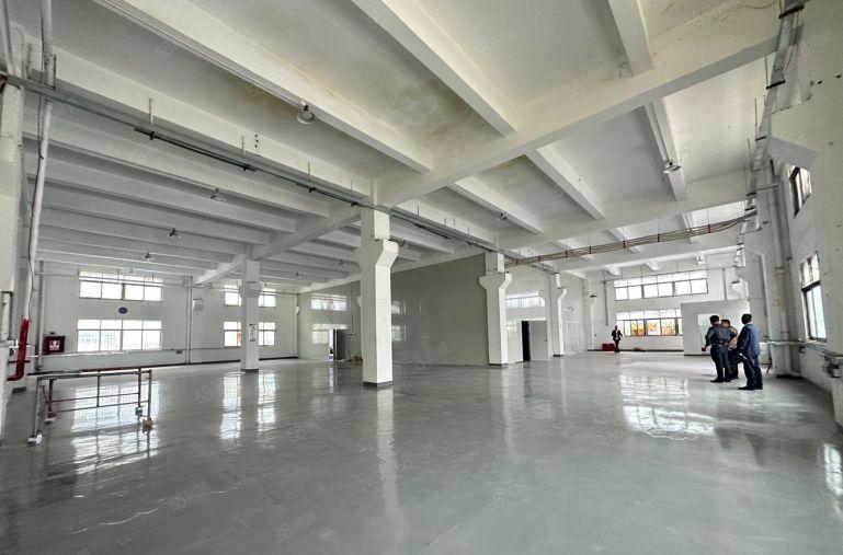 石岩主干道边原房东独门独院一楼1000平精装修带牛角厂房出租