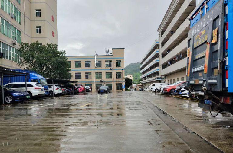 石岩黄峰岭工业区1楼1860平方厂房仓库出租