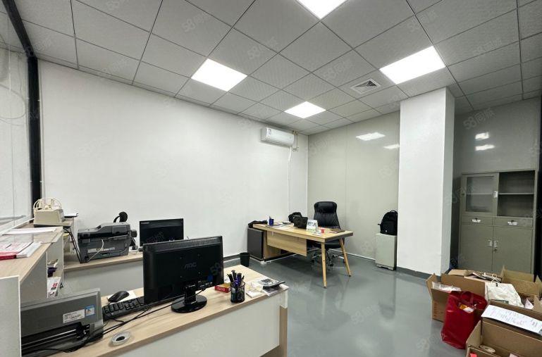 石岩主干道边原房东独门独院一楼1000平精装修带牛角厂房出租