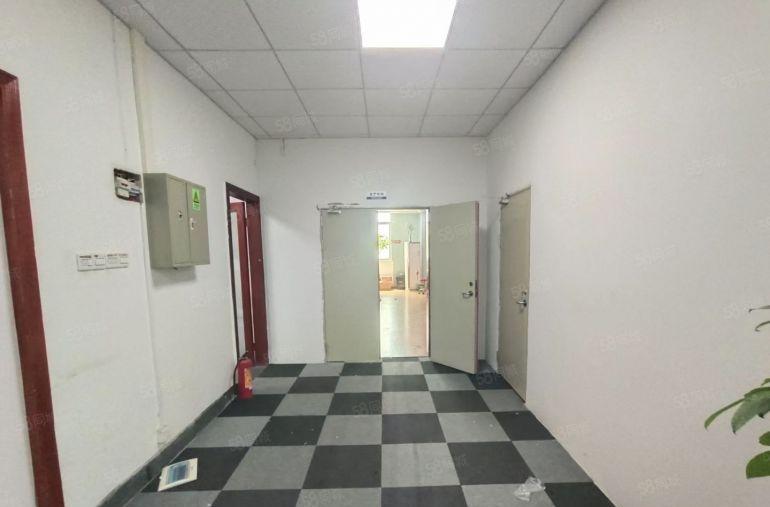 西乡鹤洲工业区，带装修350平560平厂房出租，租金便宜