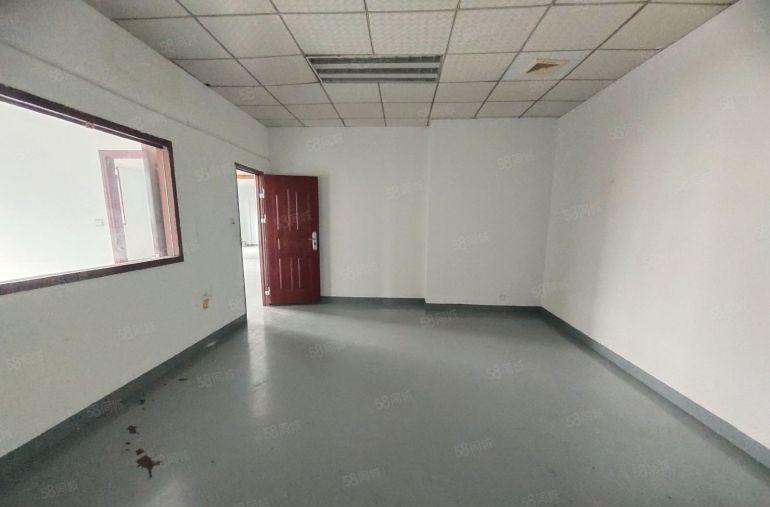 西乡，固戍地铁口附近，大型工业园，电梯口户型300平办公厂房