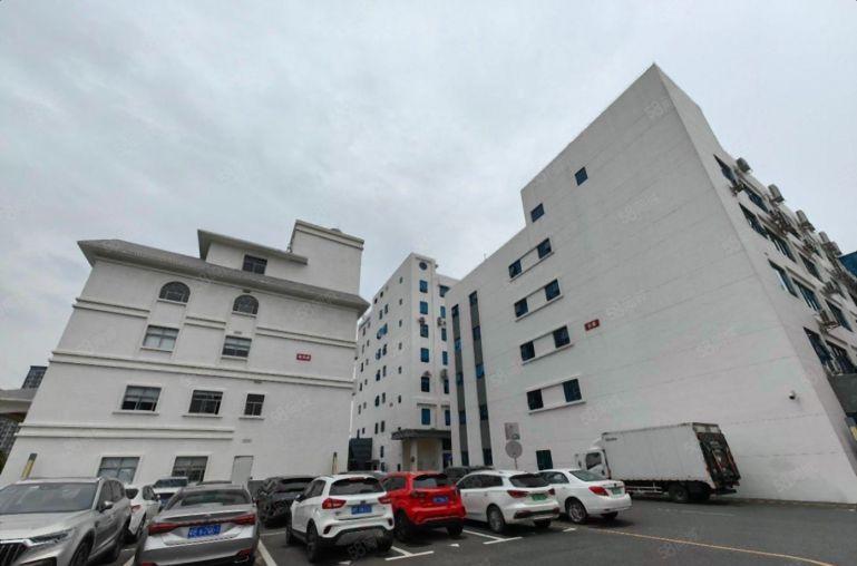 租20宝安石岩厂房出租楼上1800平带精装办公室出租仓库出租