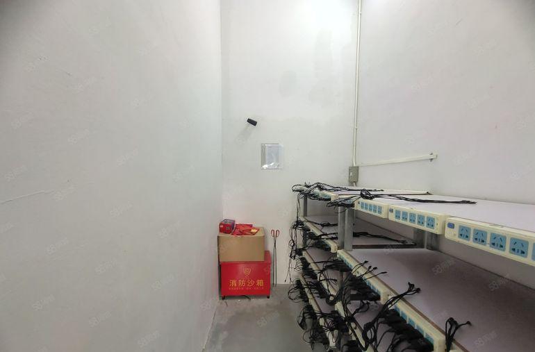 西乡，固戍地铁站附近，大型工业区，新出楼上带装修312平厂房