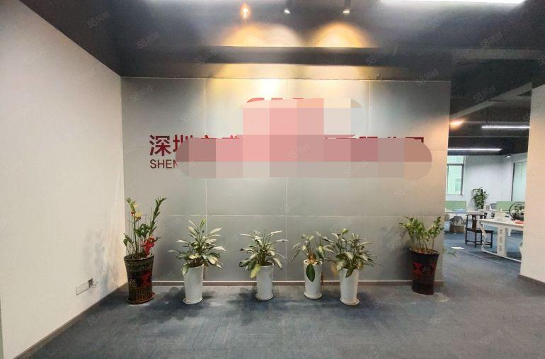 西乡固戍工业园，楼上电梯口550平办公厂房出租，即可拎包使用