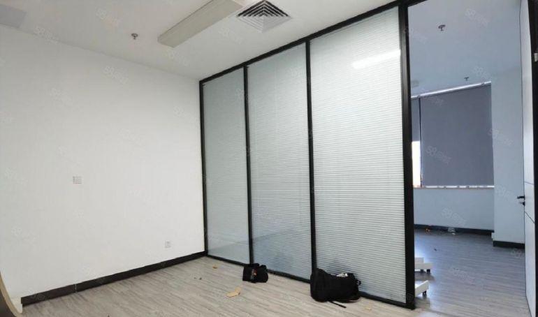 原房东！实际面积出租！地铁口红本产业园精装修1000平可分租