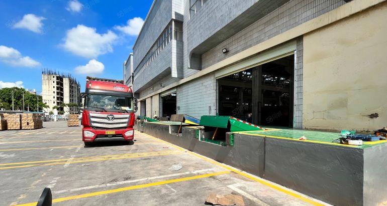 福永机场附近一楼物流仓库2000平低价出租带卸货平台厂房分租