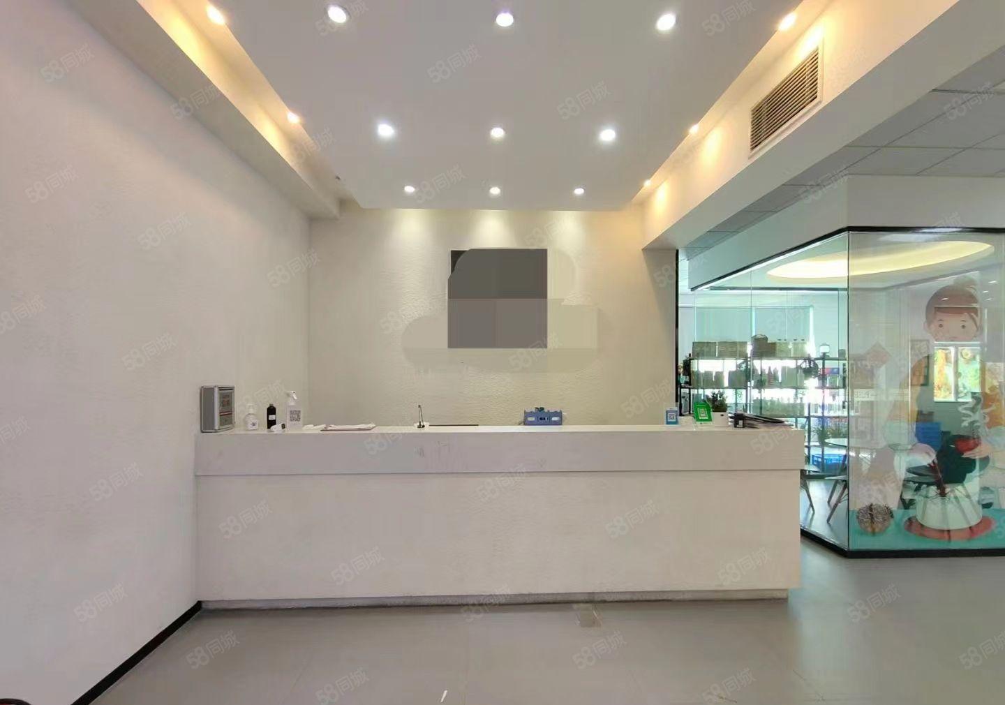 西乡凤凰岗楼上610平精装厂房出租，位置好车位足面积实