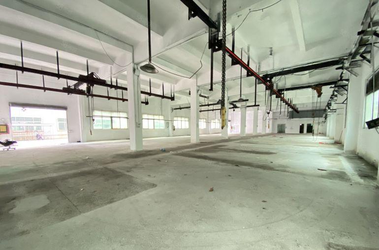 松岗燕罗5800平方独门独院厂房出租一楼带行车有红本一手房东