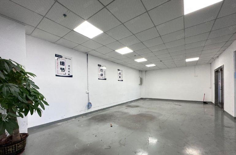 石岩塘头精装厂房楼上1300平，水电齐全，拎包入驻