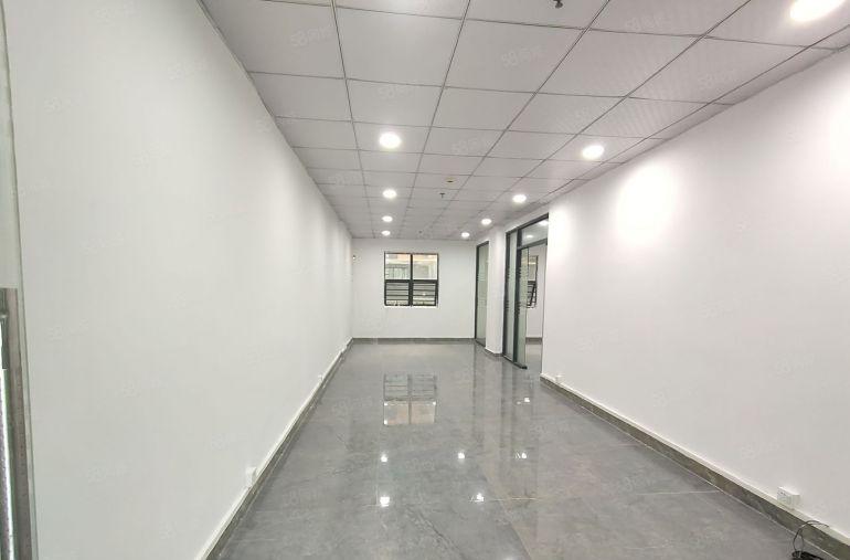 西乡，宝安大道边，固地铁站附近，精装修48平79办公仓库出租