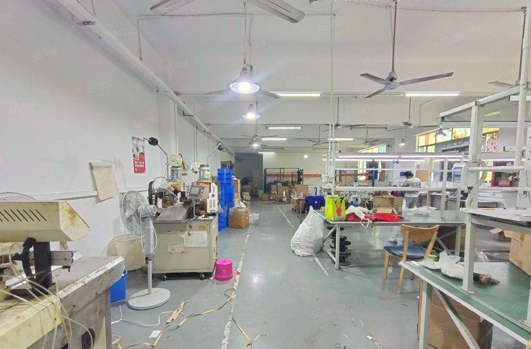 直租，西乡固戍地铁站旁，560平带装修厂房仓库出租，带吊机口