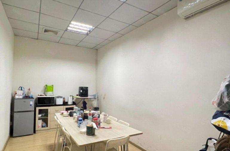 西乡固戍地铁口500平方精装修原房东厂房仓库出租可分租零公摊