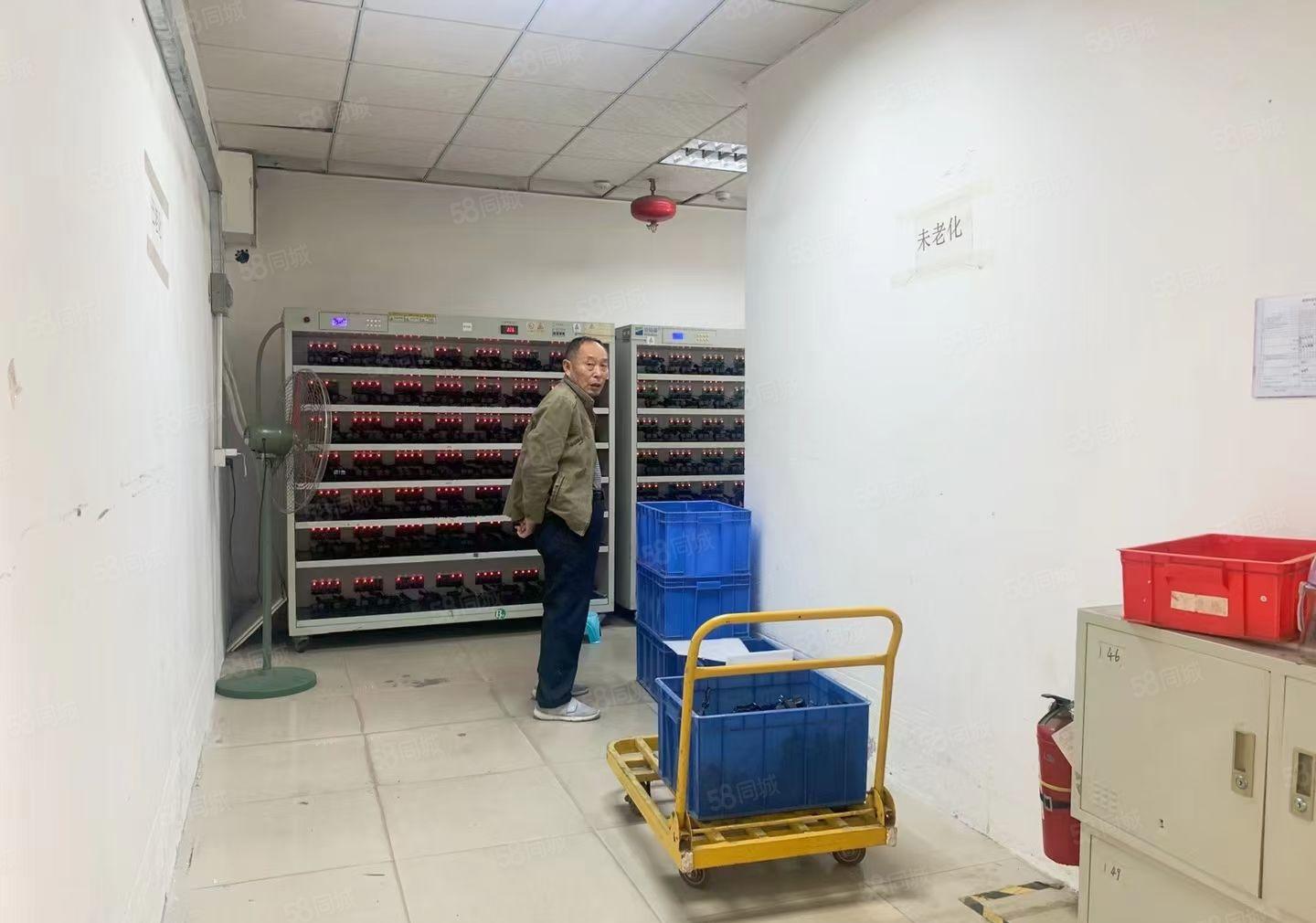 福永桥头新出楼上1000平方带装修厂房出租。