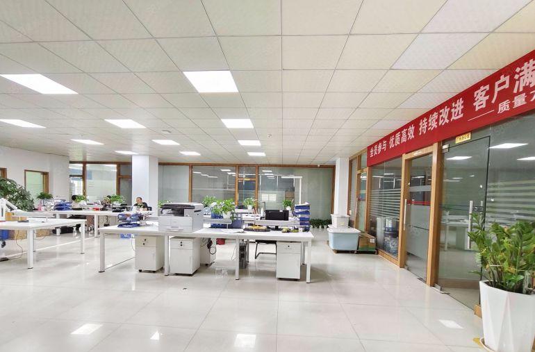 九围工业园，整层1800平精装修厂房出租，租金25元，已电改