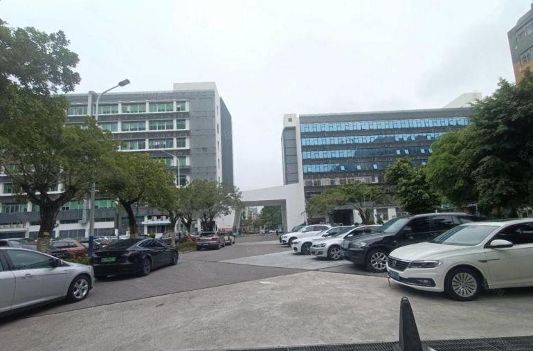 石岩石龙仔楼上整层1200平原房东实际面积厂房出租精装修,