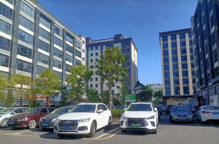 福永厂房仓库出租600平一楼精装修水电齐全，空地大可办环平