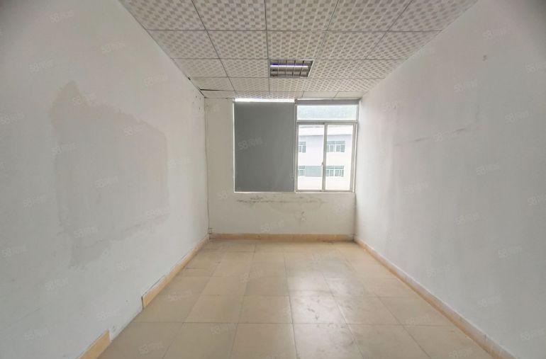 西乡，固戍大门附近，楼上带装修370平厂房出租，拎包即可使用