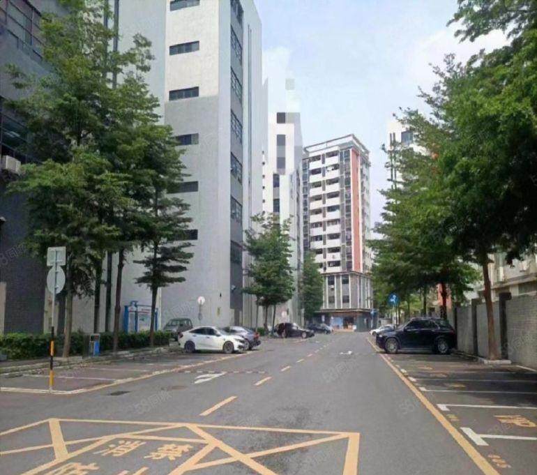 沙井新桥原房东厂房精装800平，大型园区，带卸货平台