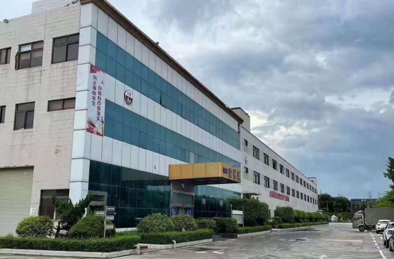 松岗中学红本厂房分租一楼650楼上2500平，花园式停车充足