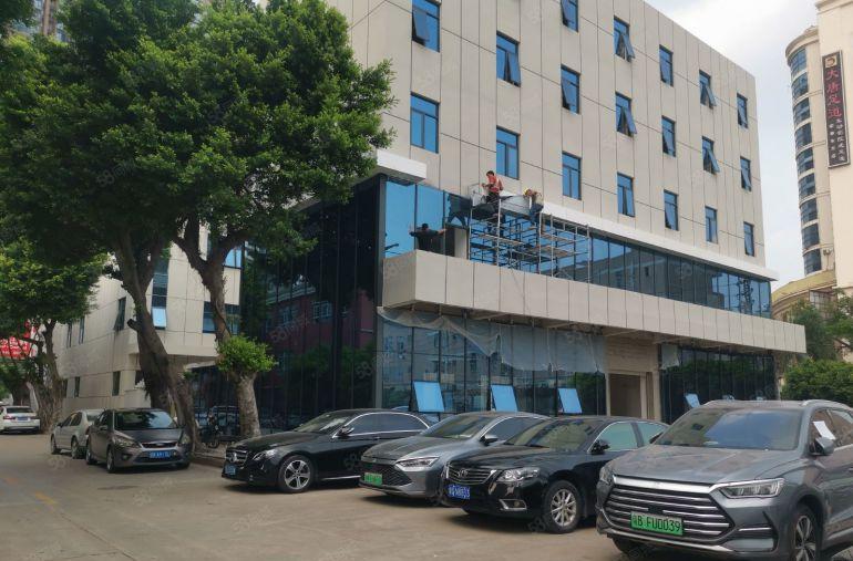 松岗地铁站附近红本独院三层3500平方，水电到位，可办环评，