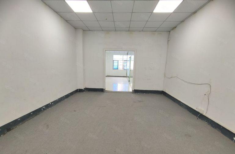 西乡，固戍地铁站附近，大型工业园，楼上带装修376平厂房出租