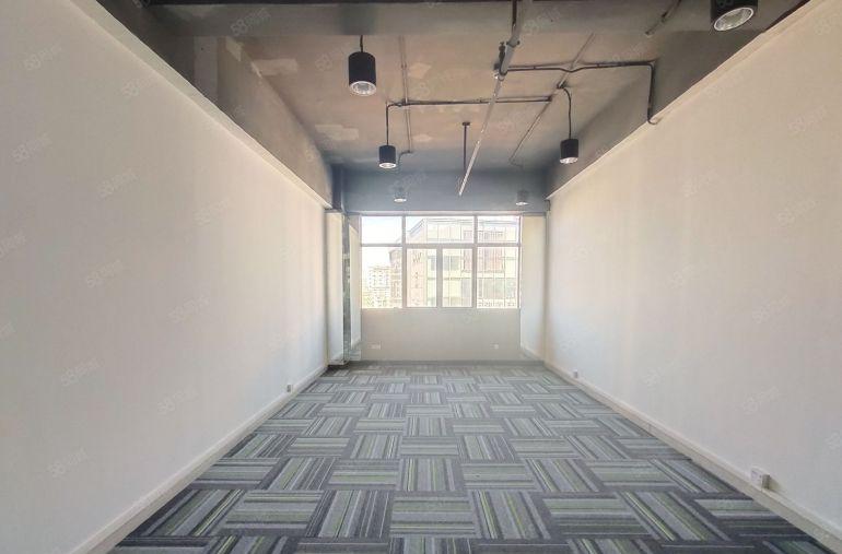 西乡，固戍地铁站附近，精装修小面积，办公室46平起，租金便宜